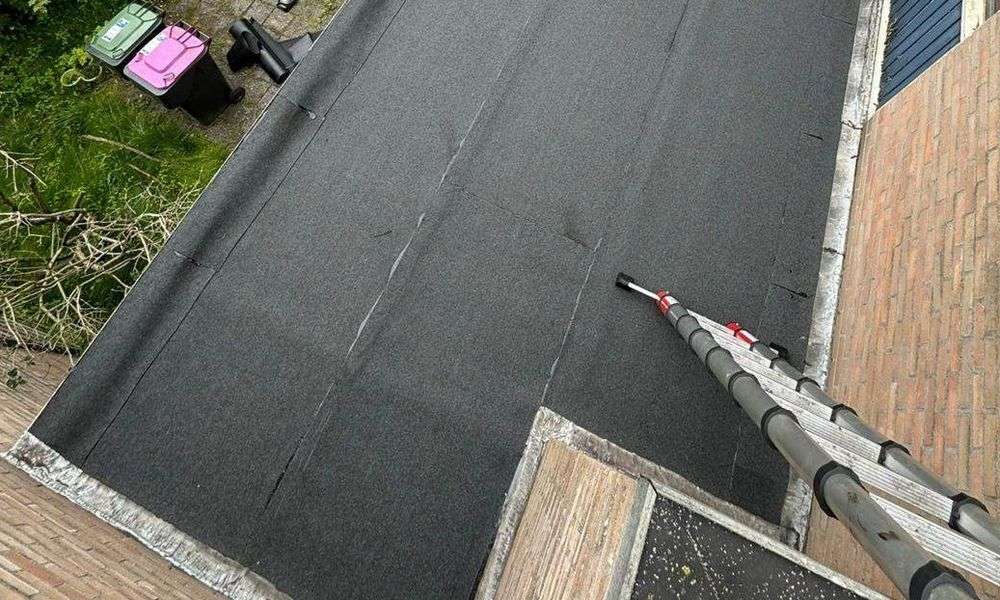 Plat dak geplaatst door dakdekker in Harlingen